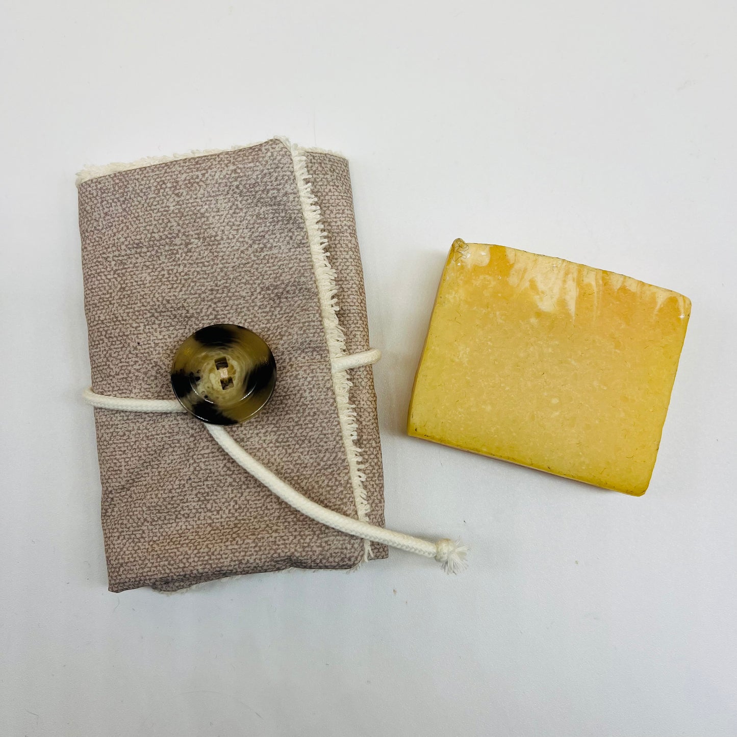 Enveloppe à savon pour cosmétiques solides