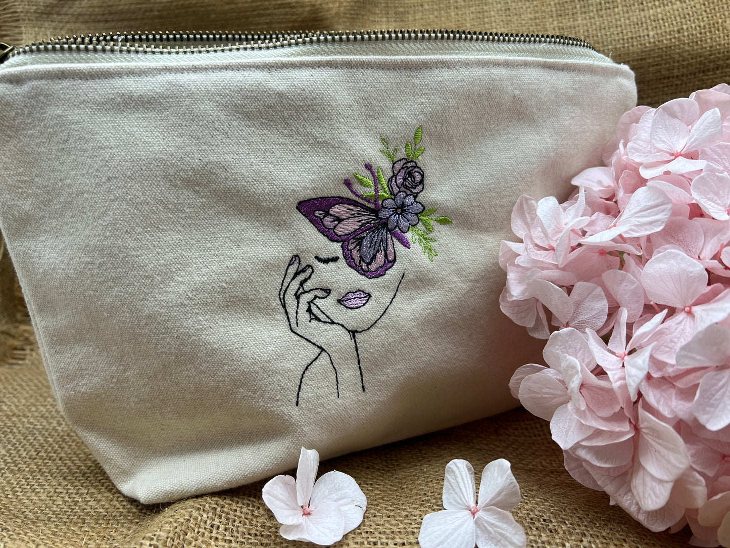 Trousse de toilette brodée