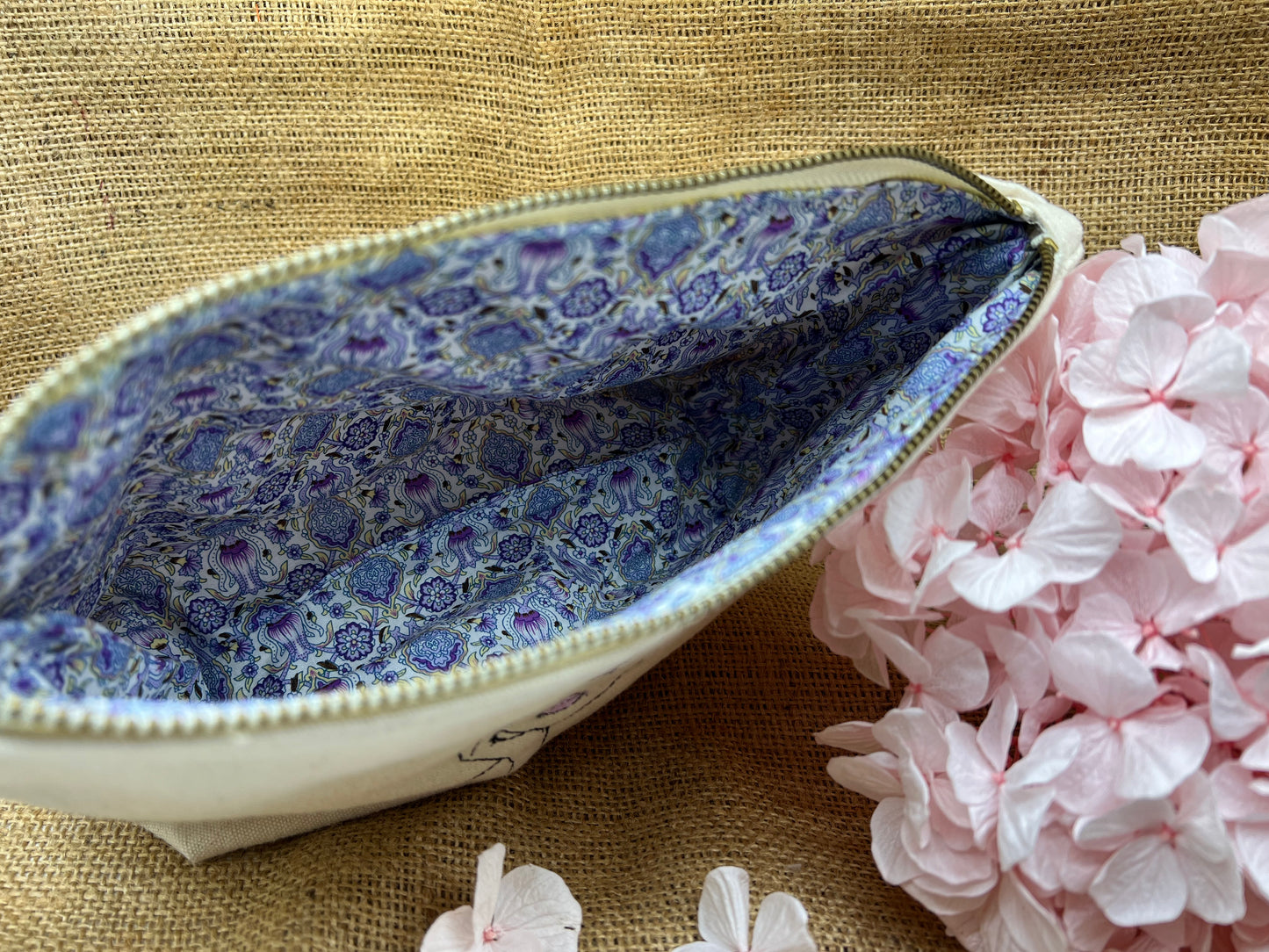 Trousse de toilette brodée