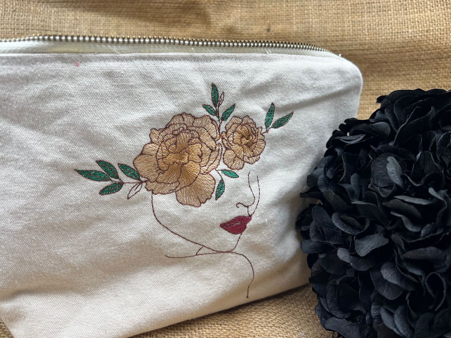 Trousse de toilette brodée